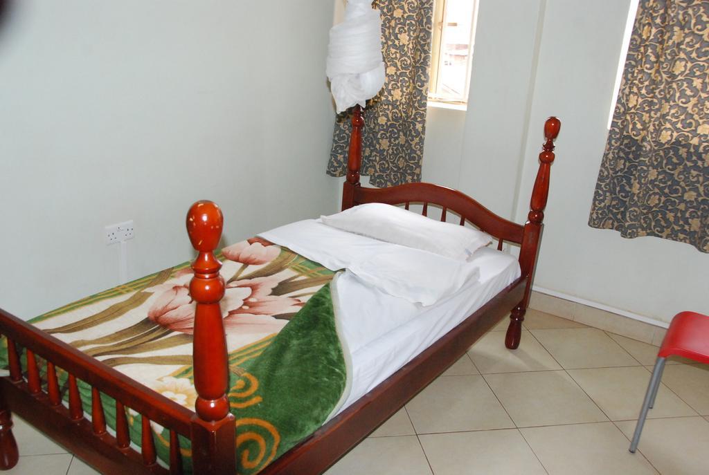 Serene Hotel Kampala Szoba fotó