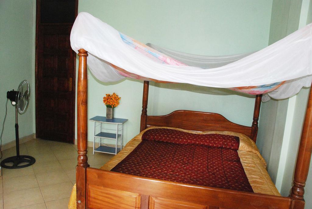 Serene Hotel Kampala Szoba fotó